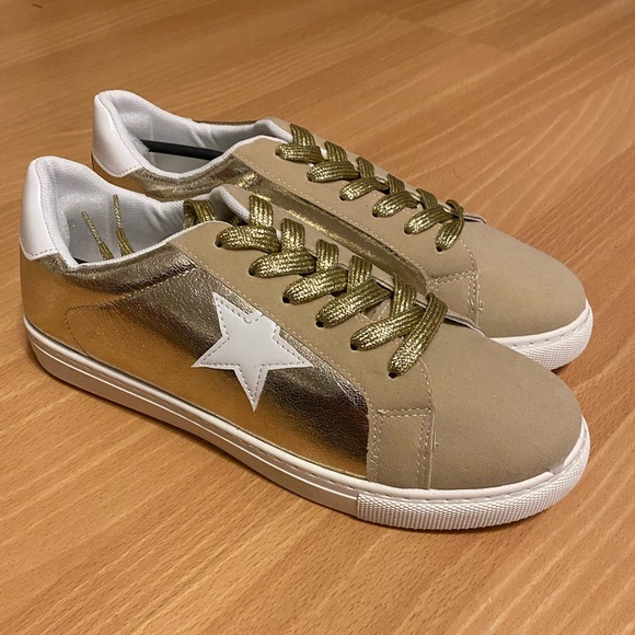 Pierre Dumas Shoes - NIB Pierre Dumas gold sneakers